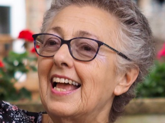 Head shot of Marilyn, living with myelofibrosis since 1990. She is smiling broadly.