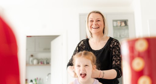 Kirsty doing isabelle's hair