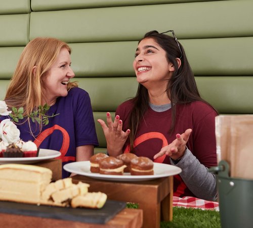 cake_bake_corporate-volunteers-t-shirt-bloodcanceruk_3 (1).jpg